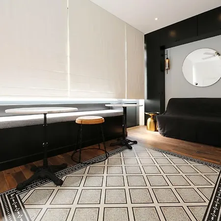 Proche Des Celebres Puces De 4p - Flat-guest