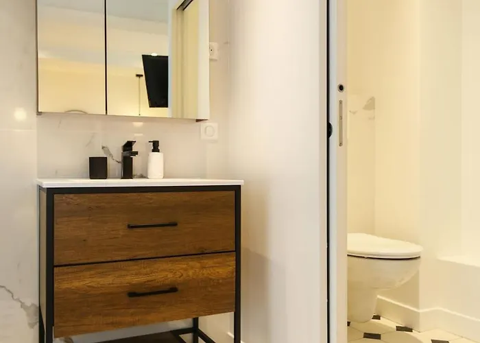 Proche Des Celebres Puces De 4p - Flat-guest *