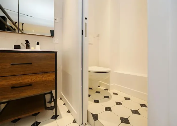 Proche Des Celebres Puces De 4p - Flat-guest * Paris