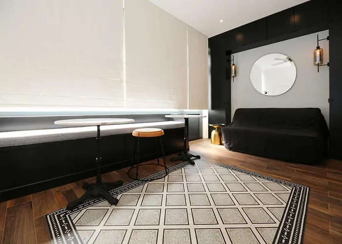 Proche Des Celebres Puces De 4p - Flat-guest