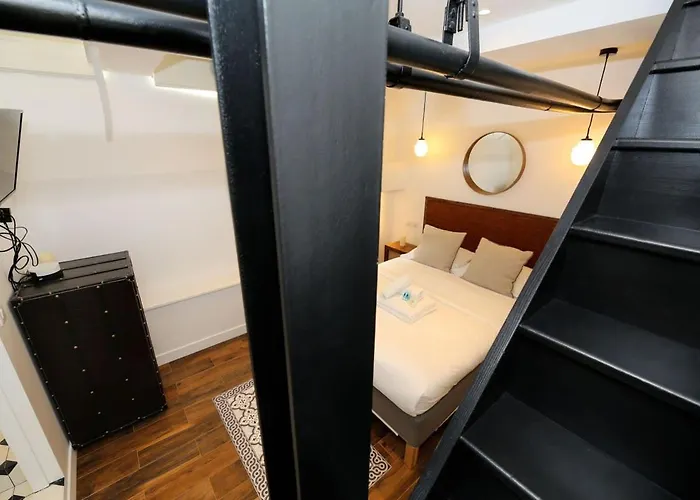 Proche Des Celebres Puces De 4p - Flat-guest Paris